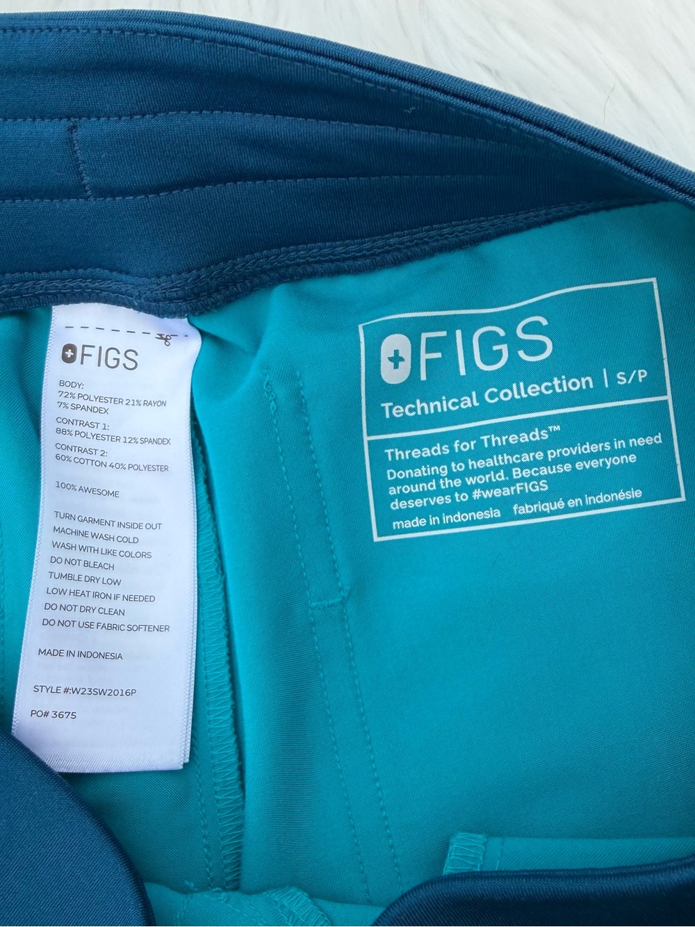 FIGS Catarina Scrub Top & Zamora Jogger Scrub Pant Set - Picture 10 of 12